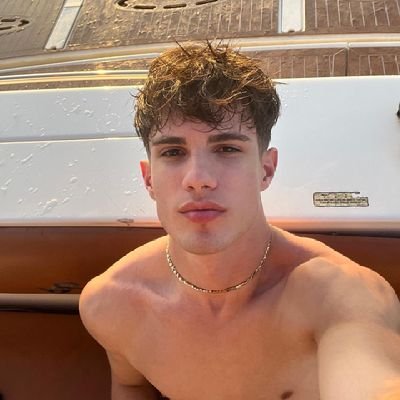 GhassanArabX766's profile picture. do you dream about me? ☁️
Financial Analyst📈|Father- husband- businessman|