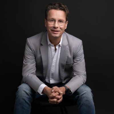 JeroenOO's profile picture. Groningse en Blerickse betrokken Almeerder, politiek actief voor @leefbaaralmere, werkt bij de gemeente Hilversum en bestuurslid bij de stichting Podlerblik.