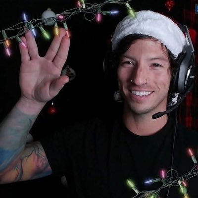 anatthxma's profile picture. — a little softer than i used to be ⚢ | tøp 29/1 & MCR 1/02 ! | josh lane