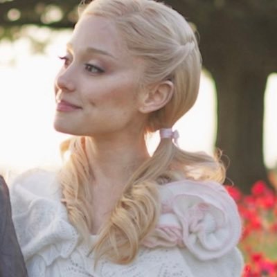 rosiebygrande's profile picture. did i dream the whole thing?