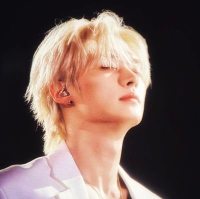 linosfriedracha's profile picture. #리노: i trace your constellations | 🐰🐿️ | @cutezminho 💌