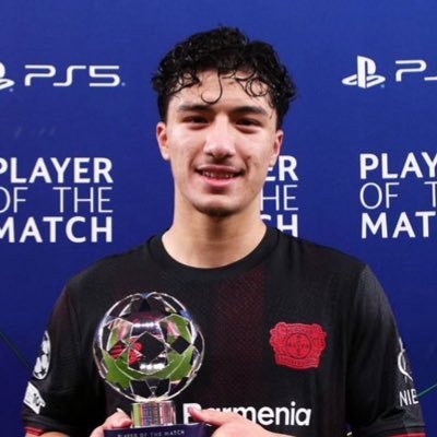 nueve_jnr's profile picture. 𝙈𝙖𝙯𝙖 𝙘𝙝𝙤𝙦𝙪𝙚𝙧𝙖 𝙡𝙚 𝙢𝙤𝙣𝙙𝙚 𝙙𝙪 𝙛𝙤𝙤𝙩𝙗𝙖𝙡𝙡 🇩🇿. @realmadrid