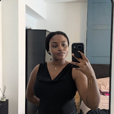 joelyn_n's profile picture. You're taking my tweets too seriously? 
Tsk Tsk.