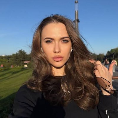 Glimmer_Belle's profile picture. I am a woman who loves to explore new things and always faces life positively and optimistically✨and I am also a fashion collector