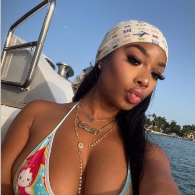 Yasmin_Abreu7's profile picture. Always do the best you can. Whatever you plant now, you will harvest it fl 🪙💵🏦☮️