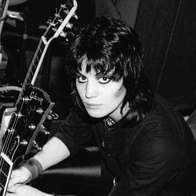 lodeddyke's profile picture. cerveja, lesbianismo & rock n roll #gothtwt ⚢︎