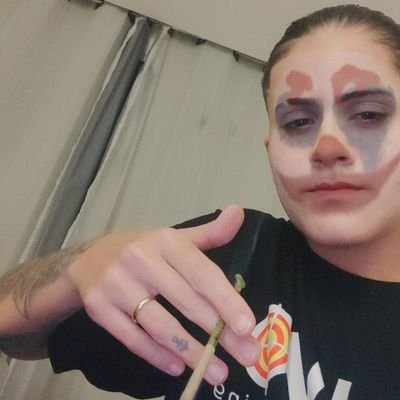 maggalhaez's profile picture. 1908 🐔