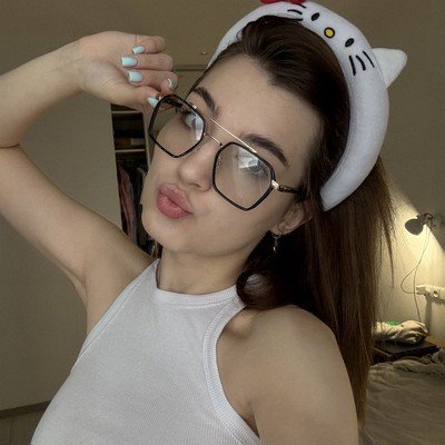 nadiarainbow_x's profile picture. mentally on read