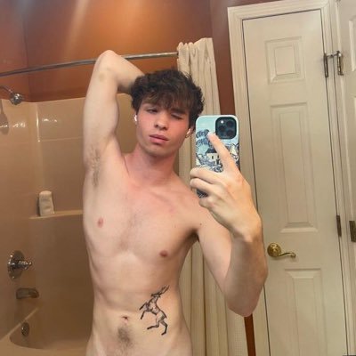 pauatt754's profile picture. I am proudly gay 🏳️‍🌈🏳️‍🌈