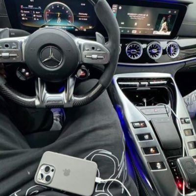 Uptop_british's profile picture. ✍🏾