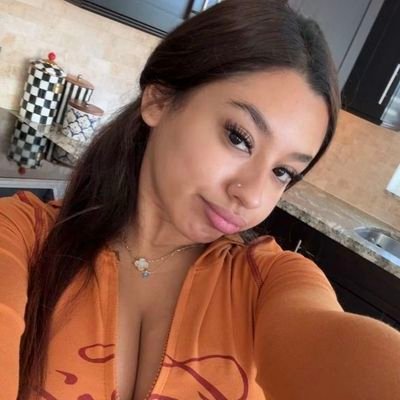 AngieLynx320314's profile picture. 