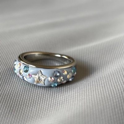 sumiwataru_haru's profile picture. ハンドメイドアクセサリー作家、ハルカスミです。静寂の中で生まれた輝きを、指先にそっと宿します。 日々をやわらかく照らすアクセサリーを作りたい。2025年11月2日、minneショップオープン。