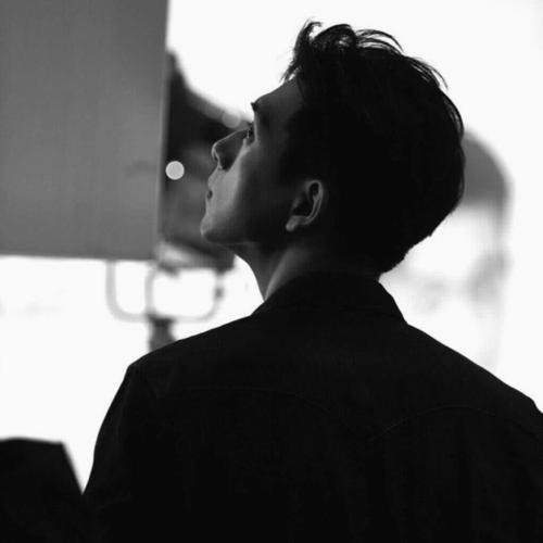 sureshk44139744's profile picture. Can't stop laughing at this cat video.