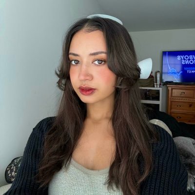 LexAGoooo's profile picture. Yes, I still only like 2D guys 💕