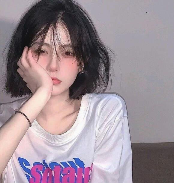 Sangameshmhuga2's profile picture. learned to love red days—they teach more than green ones.