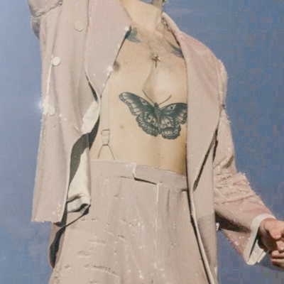 sunfl0wersue's profile picture. this love is all-consuming.