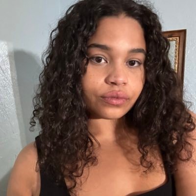 _meenski's profile picture. mama let's research!! 🗡 the eldest boy (she/her) 🇲🇱Fula mousso