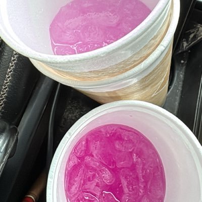 fullykelz33's profile picture. 