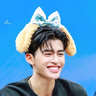 _dearnara's profile picture. she/her 🌺| #PondPhuwin / #ปอนด์ภูวินทร์🧡🤍| #Ppnaravit 🐻 | permpoon and polcasan’s phi-yai on the side | pondphuwin defender • nw: #MeAndTheeSeries