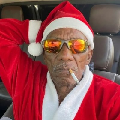 aquelemeninofa's profile picture. No fundo sempre fomos bons amantes 🎶🎵