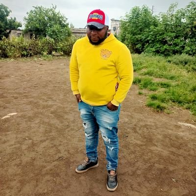 Mukango002's profile picture. It's not what you know🙅but who you know..Life Ni connection.🔥