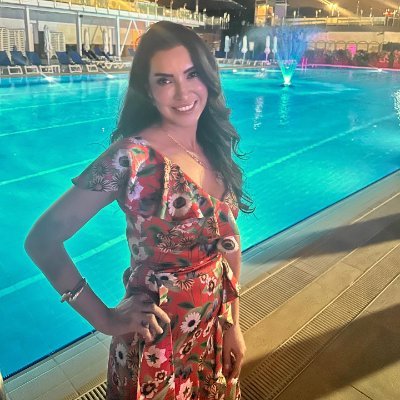 piloppp's profile picture. Coffee enthusiast☕️. Countless faces flash through my mind each day... I strive to capture the most beautiful version of each one, just as they envision it💅.