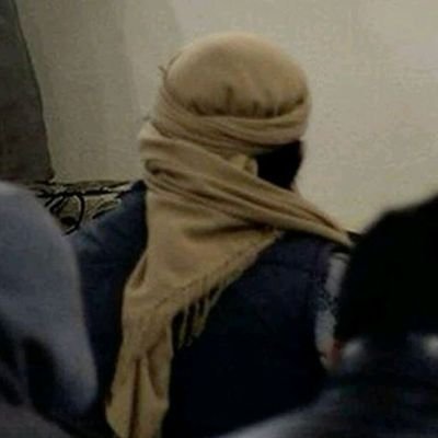 0_u_89's profile picture. Iraqi Arab 🇮🇶شيعة عثمان ع
🛞
أُمَّ  الربيعيـنِ   ،    يا قِيثارَةَ  الزمنِ
يا واحةَ اللؤلؤِ المنثـور ،  في وطني

  يا وَردةَ القلبِ ،  تَنْدَى وهيَ صادِيَةٌ