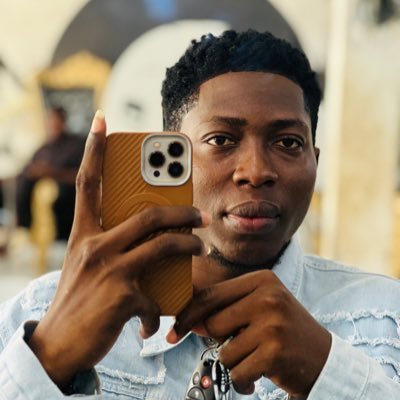 OfCL_Special's profile picture. SUPERVISOR OF RIGHT WATER COMPANY// A lifeTime Stan of WIZKID// CHAMPZ//Chelsea 💙// Muslim 🕋 // DMs open for ads & PR! 📩📩📩