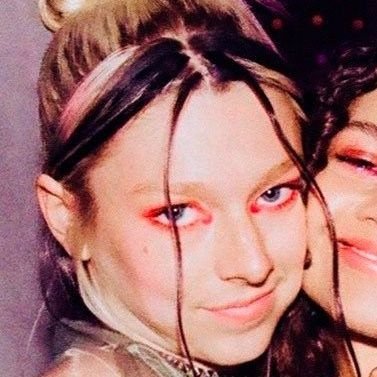 aphrobless's profile picture. ——    kissing   @glindafiedkiwi   ৎ୭   alt:  @sweetsuyuri  ♡