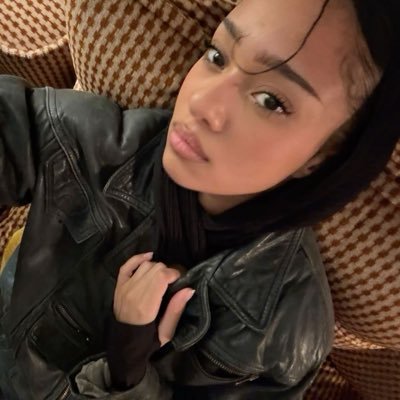 paradoksalnieee's profile picture. 