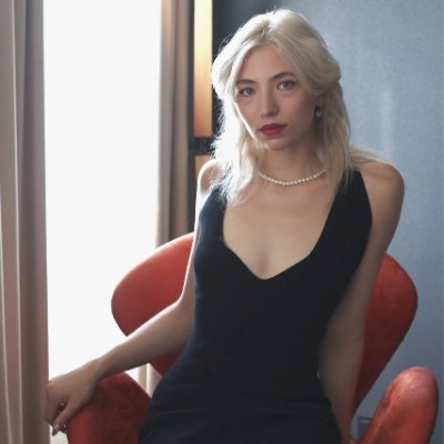 Elena880726's profile picture. Living in Los Angeles is fun.