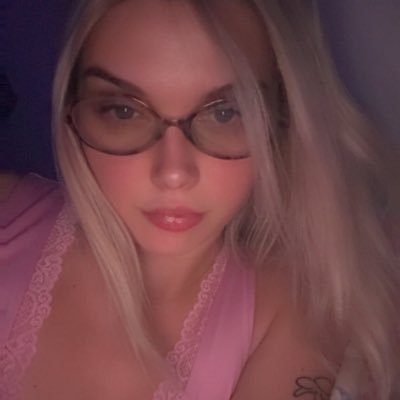 okayemiliaa's profile picture. idk