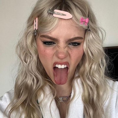 chapplesbian's profile picture. lesbian loser