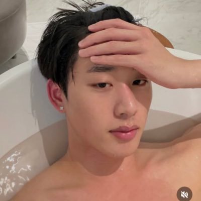 pondphwin's profile picture. 