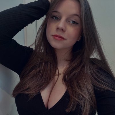 liviacastilhos1's profile picture. MUITO INTER e sabrina carpenter 💕