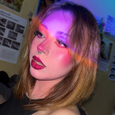 urlocalscorpiio's profile picture. 🏳️‍🌈 intp & scorpio ·͜· || 💜💚 || bi icon