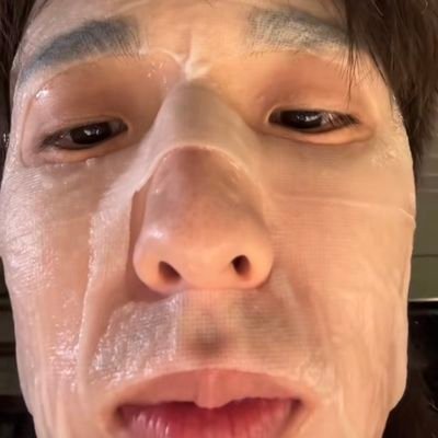 bernadyyta's profile picture. eaJ 🤍
Porter 😬