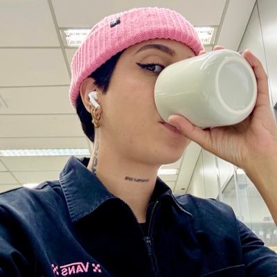 caroubomfim's profile picture. 