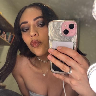 mon_glzs's profile picture. Comunicóloga o eso dice mi título | Bella como el sol de abril. | Yes, and?💋