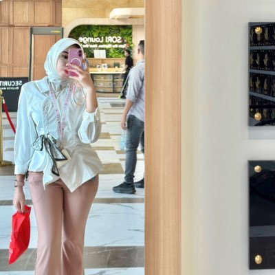 sobatLRT's profile picture. half human, half algorithm