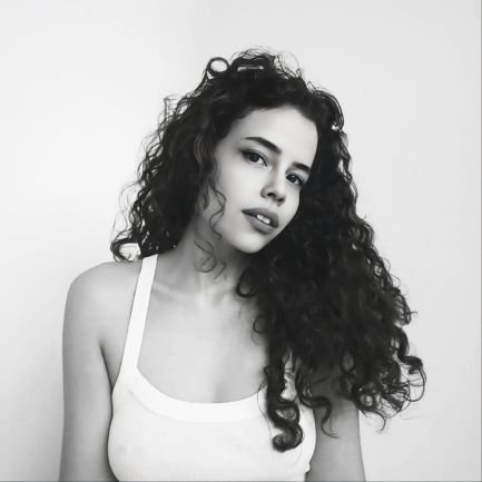 lo_l_la_res's profile picture. Literatura, Cinema e Política ☭ 
🆙️🌈 sou 👩🏻‍⚕️ estudo 📚  amo jiu-jitsu e o timão, sou presidente do fan clube do BRICS.
/ conta reserva: @lollarreserva 📽