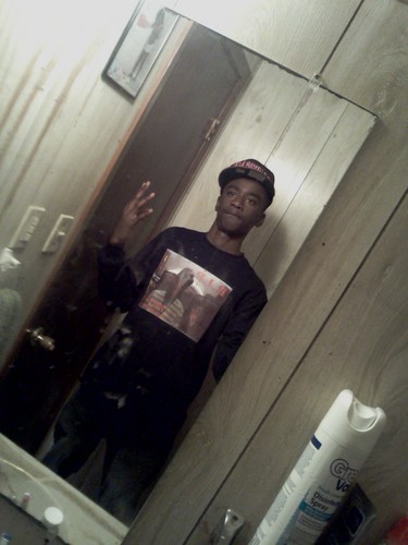 Gettn moneyy selling drugs...follow me
