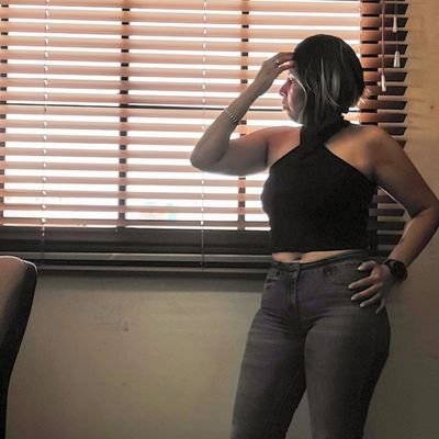 YamiPeriodista's profile picture. Periodista, investigadora. 
Profesora de 🎶

Defensora del medio ambiente y los animales
Amo los 📚 y el 🥣.  light suitcas
𝕾𝖔𝖒𝖔𝖘 𝖑𝖔 𝖖𝖚𝖊 𝖉𝖆𝖒𝖔𝖘...