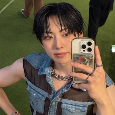 fumatype's profile picture. the little birdie on fuma’s shoulder ꙳.🍎 ꔛ 🎼. ˚◞