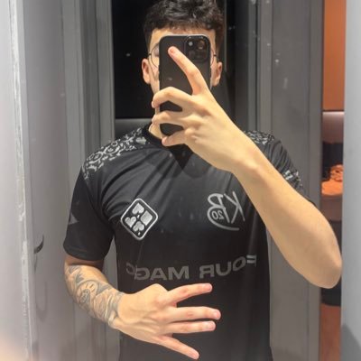rwfps1's profile picture. 19
@fourmagicgg