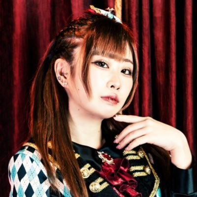 neiro_hellpo's profile picture. エレクトロスウィング系アイドル （@Hellzapoppin_JP）ヘルザポッピン 12/5加入┊歌唱で殴る🎤👊┊動画編集┊作詞┊利き手は右・利き顔も右 📸┊マイクは小指で支える派┊にらまんじゅう┊インコ┊ジョジョ┊#ネイロ羅刹会