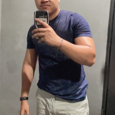 hyoomuns's profile picture. a hurricane with two leg(s)