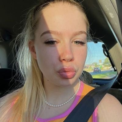 LexiAngel185381's profile picture. 