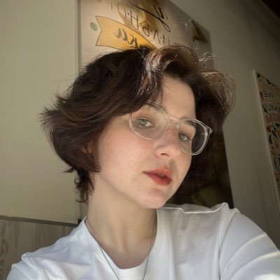 linolium_7's profile picture. Motion and Graphic Designer