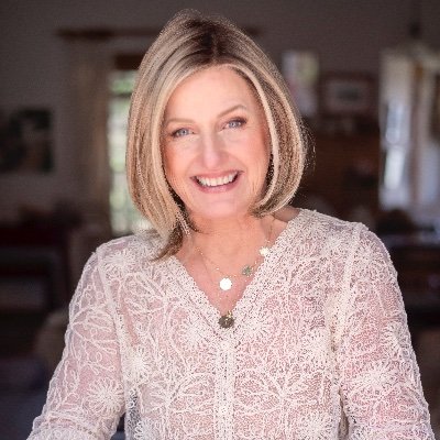 elsawinckler's profile picture. romance author